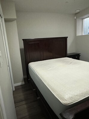 WiFi - In Beautiful Townhome / MasterBedroom (Calgary)