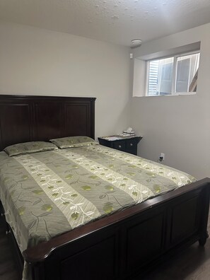 WiFi - In Beautiful Townhome / MasterBedroom (Calgary)
