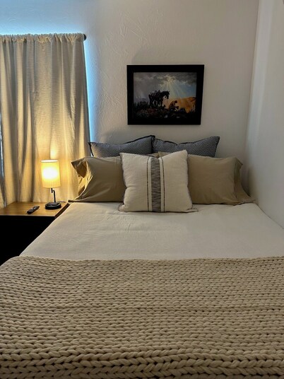 Cozy 2-bedroom condo in beautiful Livingston with AC and good Heat