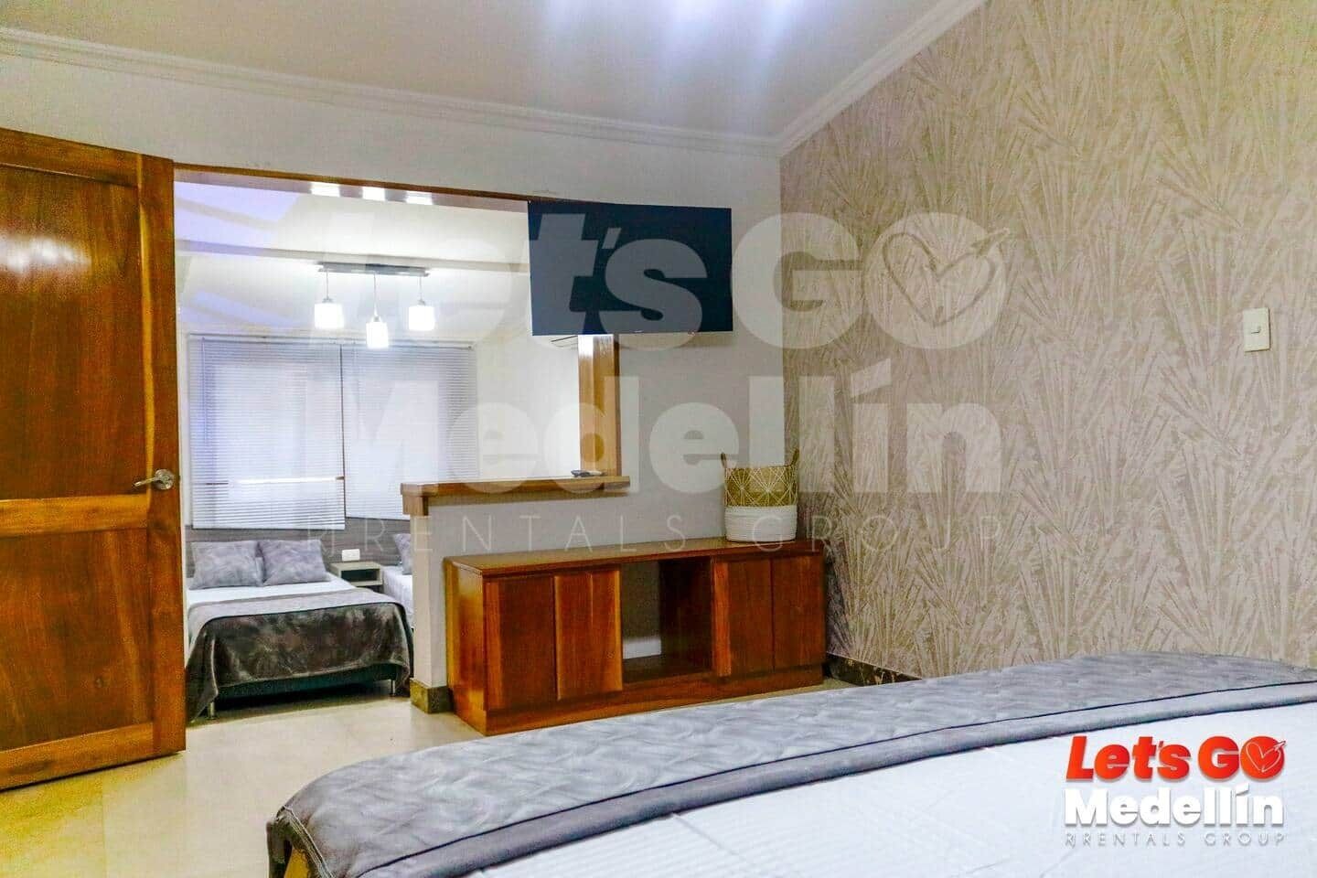 6 chambres, fer et planche à repasser, Wi-Fi, draps fournis