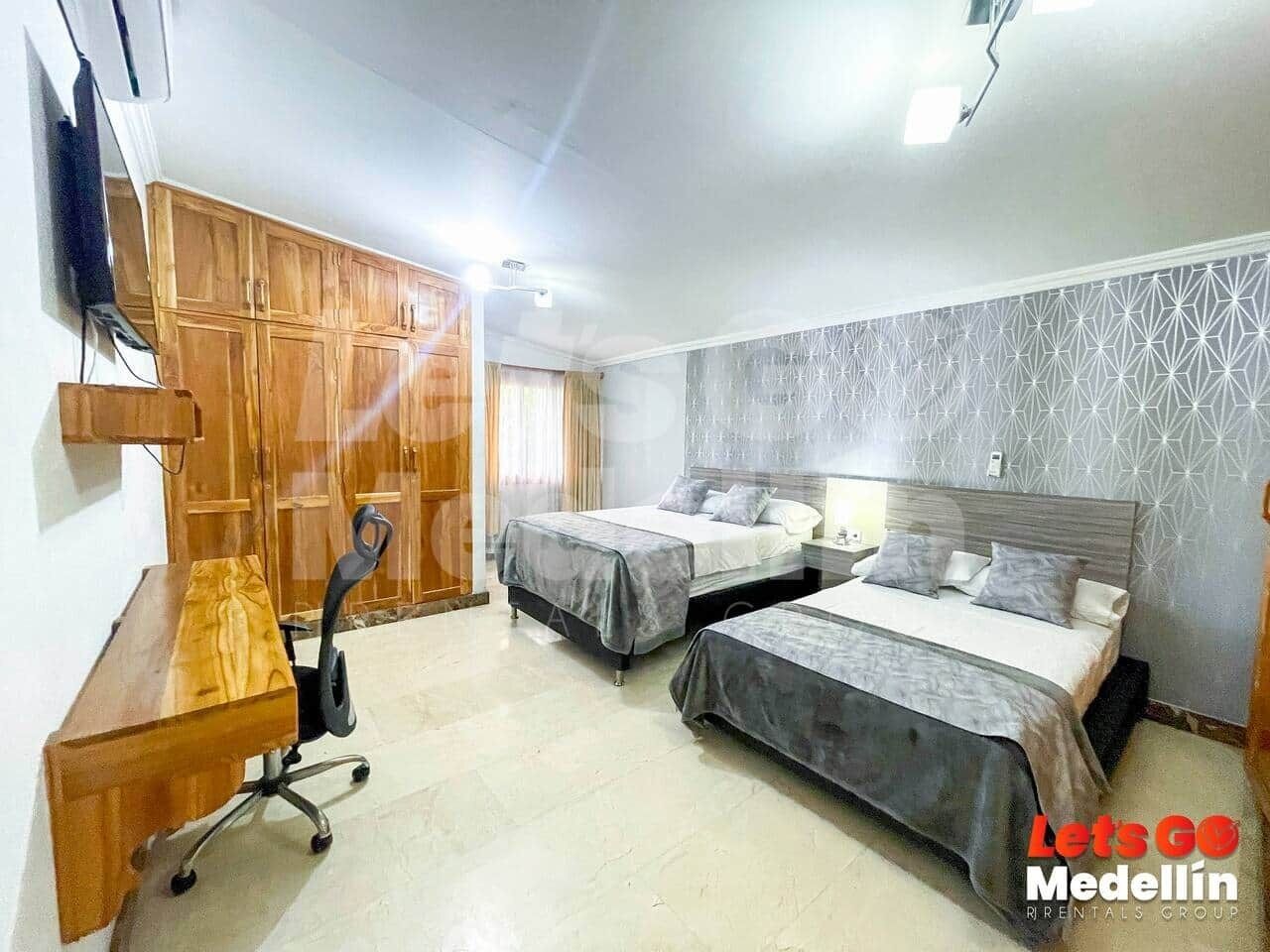 6 bedrooms, iron/ironing board, WiFi, bed sheets