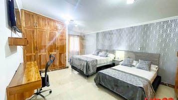 6 bedrooms, iron/ironing board, WiFi, bed sheets