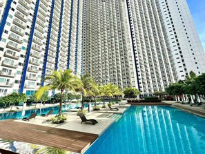 Pool - Jazz Residences Makati city 1BR 35th tower D floor by darpm (Makati City)