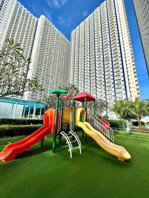 Children’s area - Jazz Residences Makati city 1BR 35th tower D floor by darpm (Makati City)