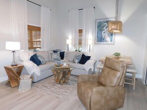 Smart TV, video games, table football, ping pong - 1865 All new furnishings sleeps 10 separate loft for children (Myrtle Beach)
