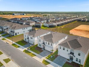 Exterior - Disney Paradise - 10 BR- 24ppl - Pool/Spa/Games - (Davenport)