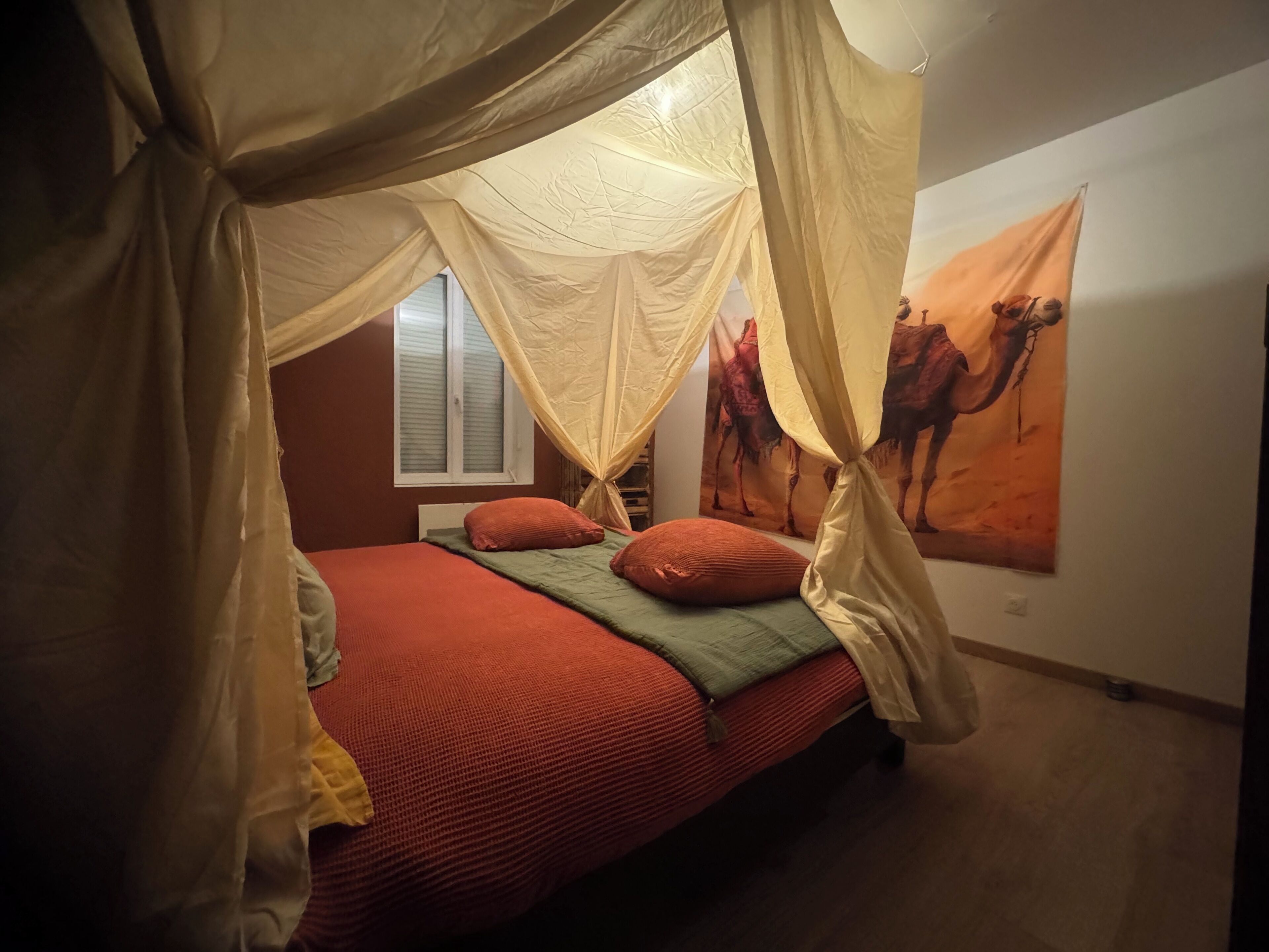 Iron/ironing board, WiFi, bed sheets