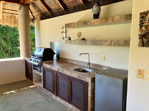 Spacious 2 Bed, 2 Bath Apartments - 10 Minute Walk to Beach, Dining & Shopping