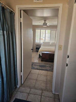 1 chambre, fer et planche à repasser, Wi-Fi, draps fournis