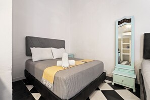 5 bedrooms, iron/ironing board, WiFi, bed sheets - Casa Mary - Beautiful 5BR House in the Old City (Cartagena de Indias)