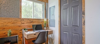 Chalet Café & Complicité. Warm and Cozy! Lakeside, Spa, and Foyer, Weedon