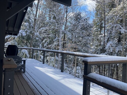 Newly-renovated, family-friendly 3 bed 2 bath chalet in peaceful private setting