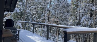 Newly-renovated, family-friendly 3 bed 2 bath chalet in peaceful private setting