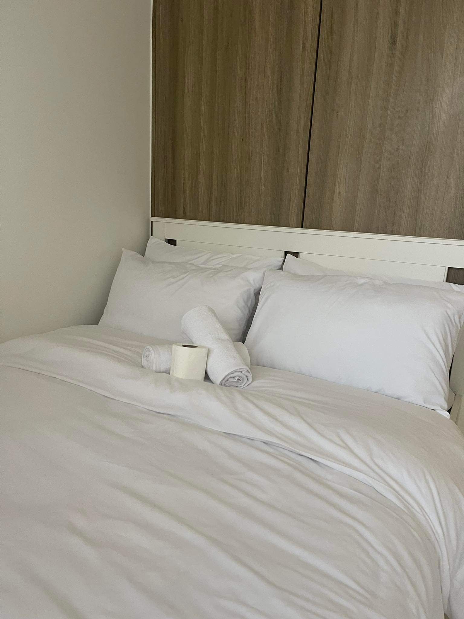 Iron/ironing board, WiFi, bed sheets