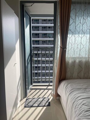 1 bedroom, iron/ironing board, WiFi, bed sheets - Fame Residences tower 1 19th floor in Mandaluyong City by darpm (Mandaluyong City)