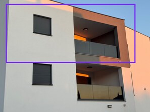Exterior - Ruhige 4★ Ferienwohnung mit Meerblick – 90m zum Strand, Zaboric bei Sibenik (Žaborić)