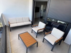 Terrace/patio - Ruhige 4★ Ferienwohnung mit Meerblick – 90m zum Strand, Zaboric bei Sibenik (Žaborić)