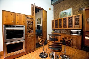 Micro-ondes, four, plaque de cuisson, lave-vaisselle
