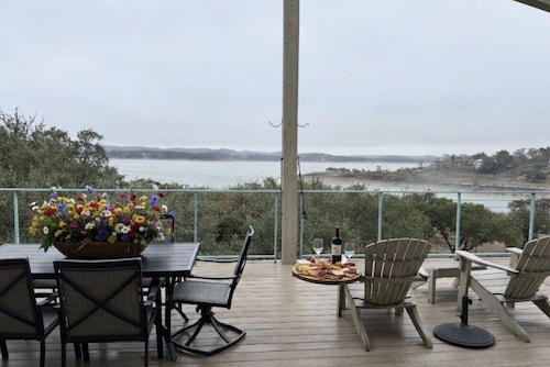 Waterfront Estate with Hot tub, Amazing views, Concierge, Private beach!