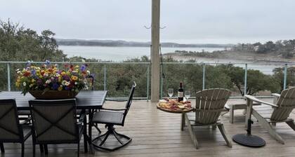 Waterfront Estate with Hot tub, Amazing views, Concierge, Private beach!