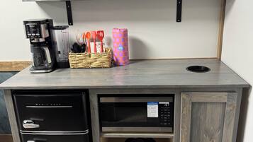 Fridge, microwave, oven, coffee/tea maker