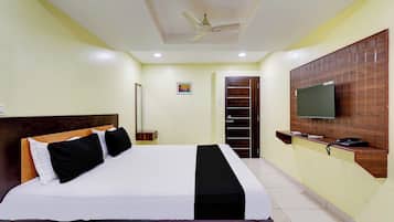 Deluxe Room | Desk, laptop workspace, free WiFi