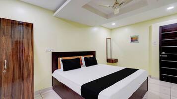Deluxe Room | Desk, laptop workspace, free WiFi