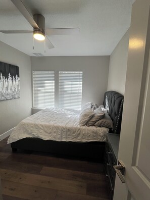 2 多间卧室、WiFi、床单