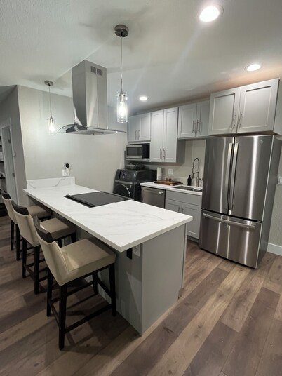 NEW 2BR! PRIME LAKE TAHOE Walk-to-Everything - Minutes from LAKE!
