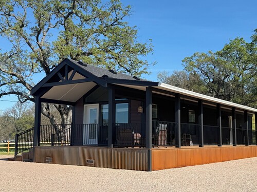 Cozy Lower Lake Retreat. 2BR + Loft, AC, Near Wineries & Trails!