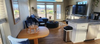 Fantastic 2-bedroom house, bonus loft with AC in charming Lower Lake