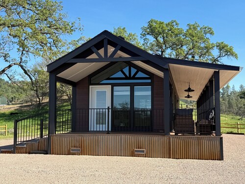 Cozy Lower Lake Retreat. 2BR + Loft, AC, Near Wineries & Trails!