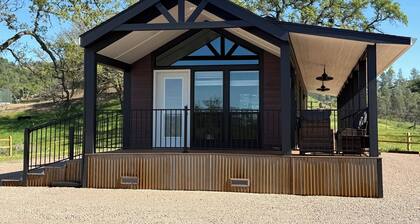 Cozy Lower Lake Retreat. 2BR + Loft, AC, Near Wineries & Trails!