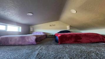 3 chambres, fer et planche à repasser, Wi-Fi, draps fournis