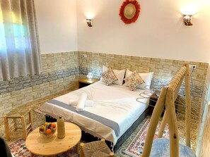 Habitación triple Confort, patio | Wifi gratis y accesible en silla de ruedas