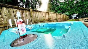 Outdoor spa tub - Emerald 3Bed 1Bath Rancher 2C-D W/EvEs+Spa+BBQ+RKE (Langley)