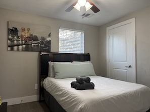 2 habitaciones, tabla de planchar con plancha, wifi y ropa de cama