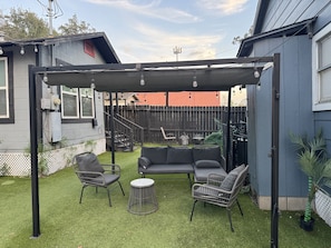 Terrace/patio - Cozy 2-bedroom house with AC in vibrant Houston (Houston)