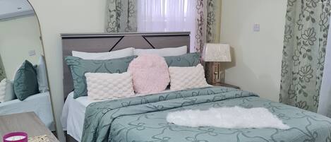 2 bedrooms, iron/ironing board, WiFi, bed sheets