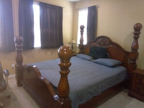 4 bedrooms, iron/ironing board - Charming house in tranquil San Jose perfect for your getaway. 4BR/3B Gr8 loc Gar (San Jose)
