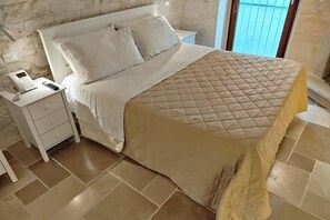 Room - Cummersa - Campanile Inn;
Comfortable room in  historic building in Locorotondo (Locorotondo)