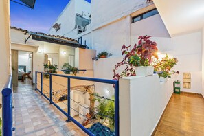 Terrace/patio - Casa Payis - Luxury 9BR house in Old City w/ Cook & Security (Cartagena de Indias)