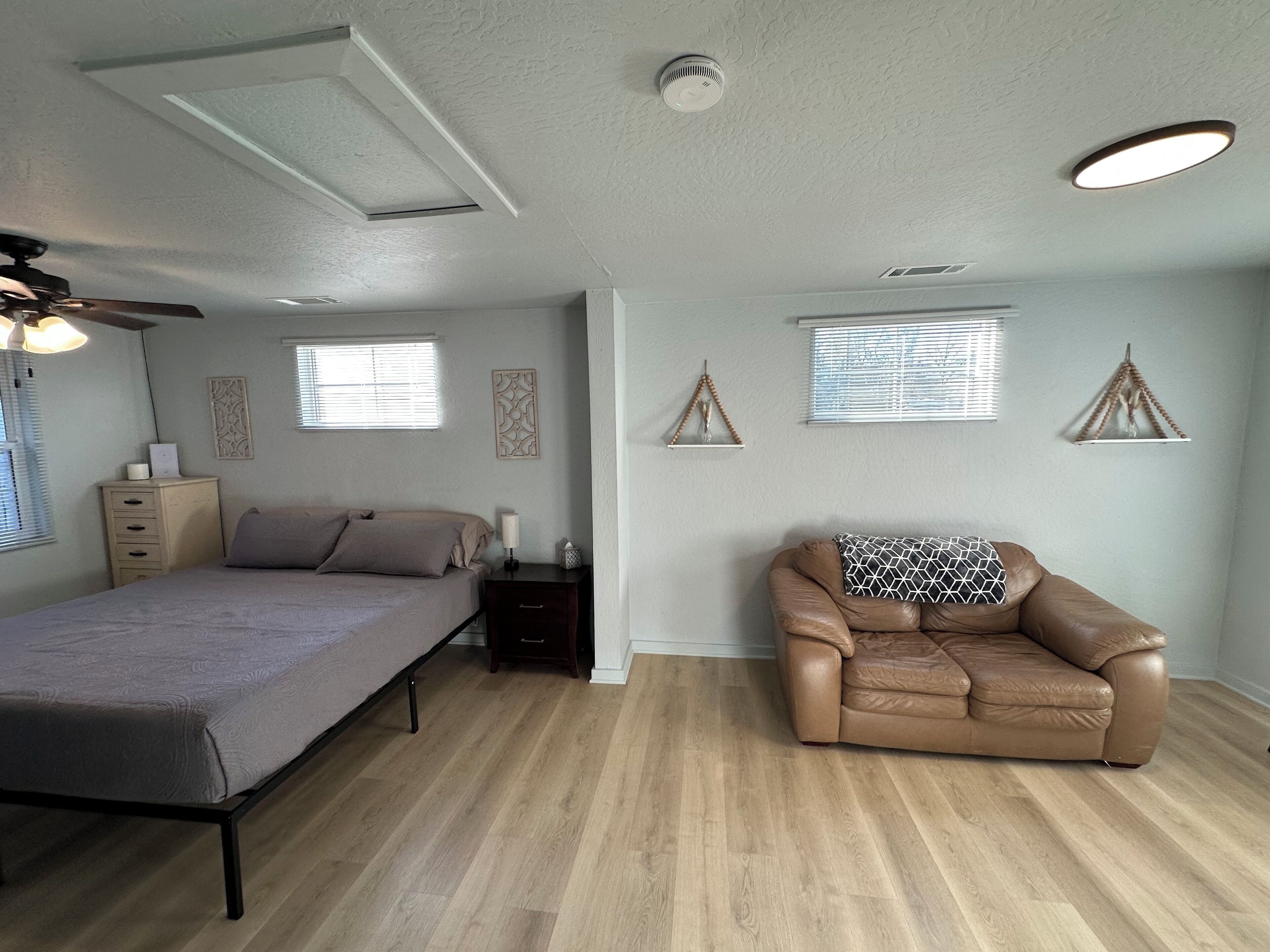 2 bedrooms, travel cot, free WiFi, bed sheets