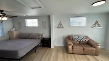 2 bedrooms, travel cot, free WiFi, bed sheets