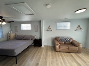 2 bedrooms, travel crib, free WiFi, bed sheets