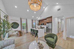 Interior - Market St Green Home 3BR/3BA Near Downtown Houston (Houston)