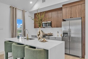 Private kitchen - Market St Green Home 3BR/3BA Near Downtown Houston (Houston)