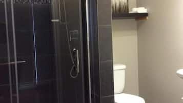 Deluxe Quadruple Room, Balcony | Bathroom