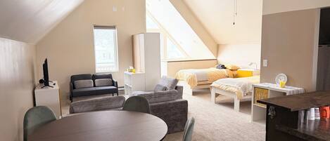 Bügeleisen/Bügelbrett, Internetzugang, Bettwäsche