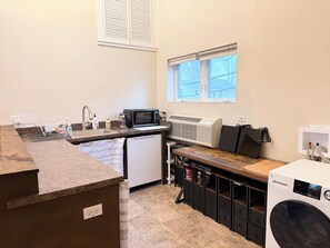 Microwave, oven, stovetop, dishwasher